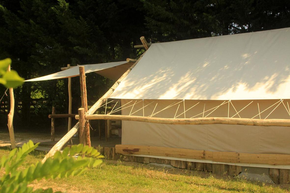 Tente Trappeur Ada, Au Jardin De La Vouivre Saint-Vincent-en-Bresse Exterior foto